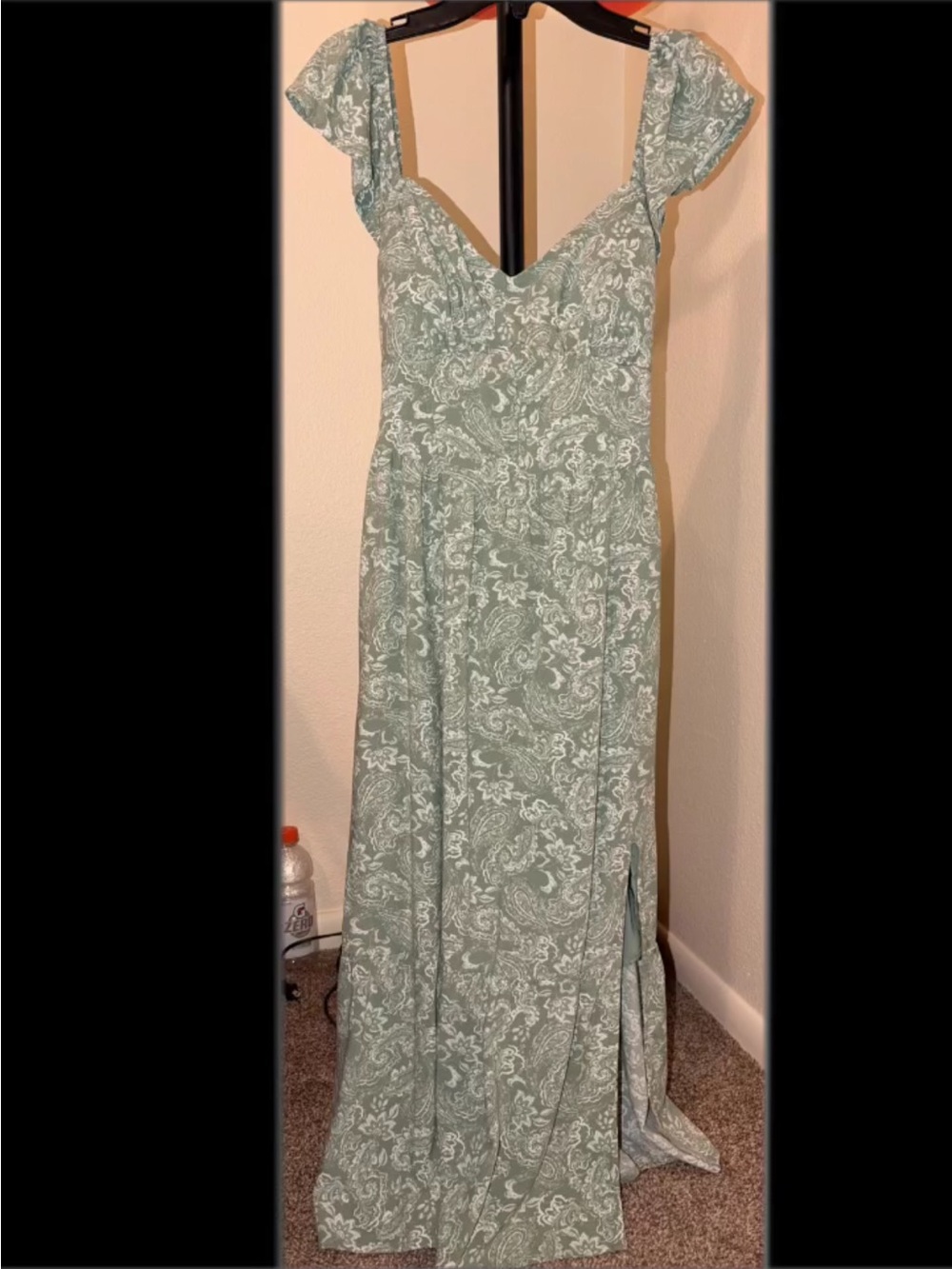 Hollister Sage Paisley Maxi Dress with V-Neck and Cap Sleeves